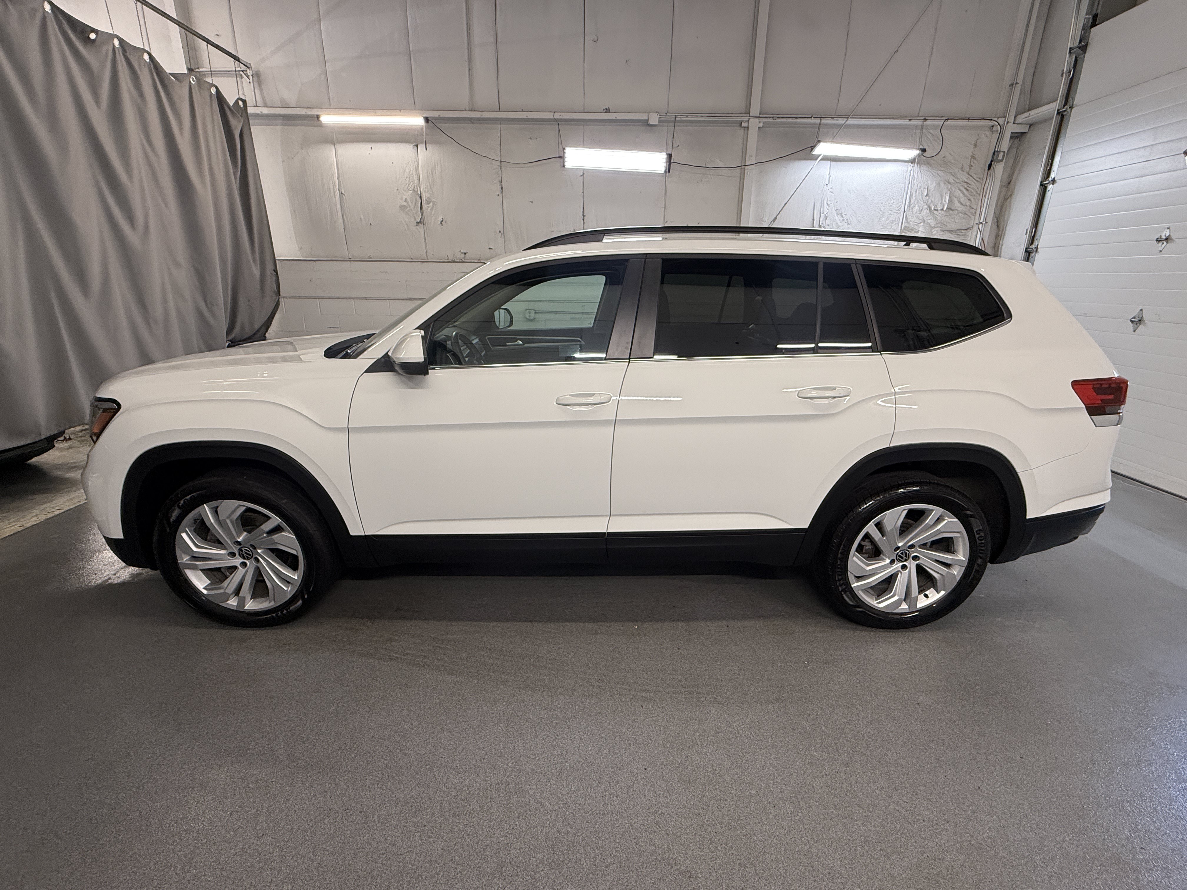 Certified 2023 Volkswagen Atlas SE AWD/4WD image 5