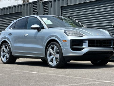 Certified 2024 Porsche Cayenne Coupe AWD/4WD image 10