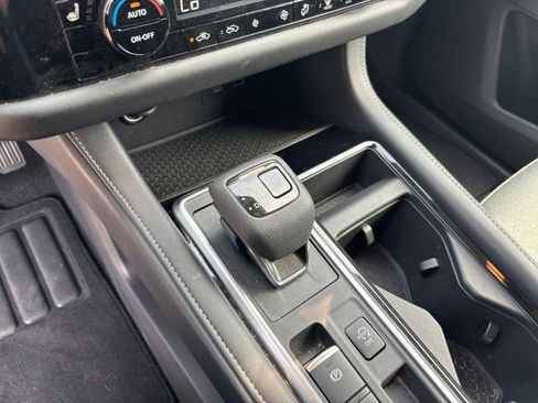 Used 2025 Nissan Pathfinder SV FWD image 43