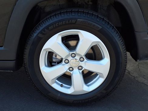 Used 2021 Jeep Compass Latitude image 4