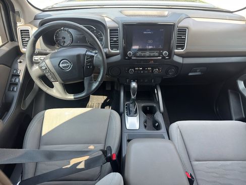 Used 2022 Nissan Frontier SV RWD image 11