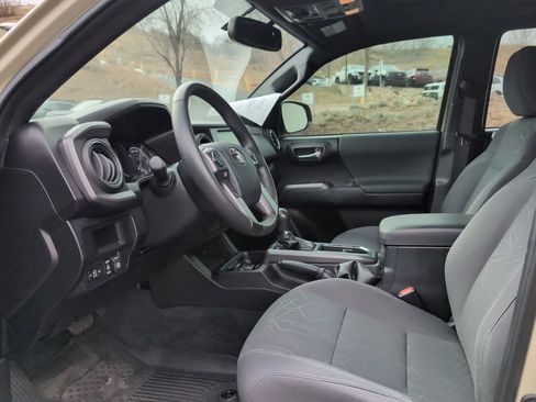 Used 2017 Toyota Tacoma TRD Off-Road image 10