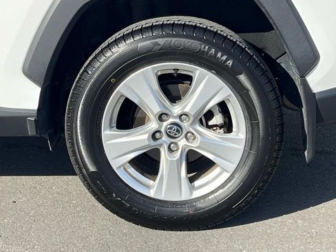 Used 2021 Toyota RAV4 XLE w/ Convenience Package image 13