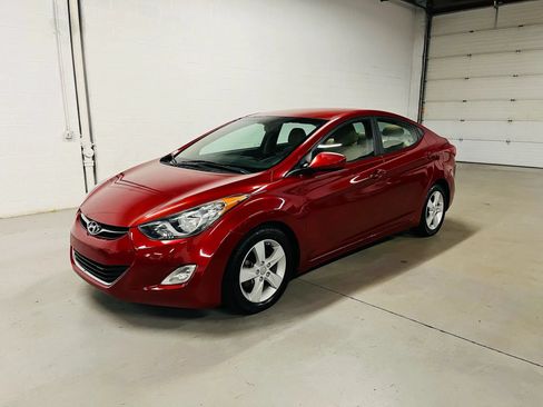 Used 2013 Hyundai Elantra GLS w/ Preferred Pkg FWD image 2