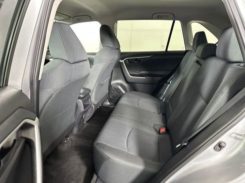 Used 2021 Toyota RAV4 LE image 25