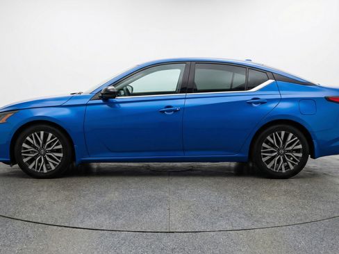 Used 2025 Nissan Altima 2.5 SV FWD image 5