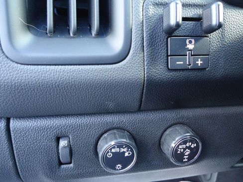 Used 2020 Chevrolet Colorado ZR2 image 17