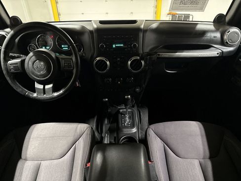 Used 2013 Jeep Wrangler Unlimited Sahara w/ Dual Top Group AWD/4WD image 10
