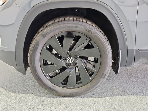 Used 2026 Volkswagen Atlas SE FWD image 11