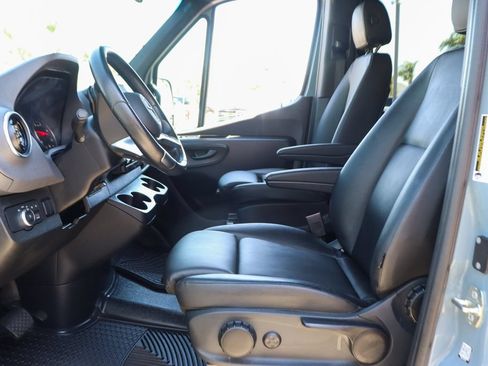 Used 2025 Mercedes-Benz Sprinter 2500 image 21