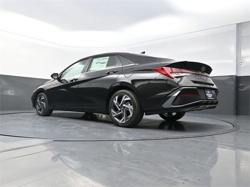 New 2026 Hyundai Elantra Limited image 36