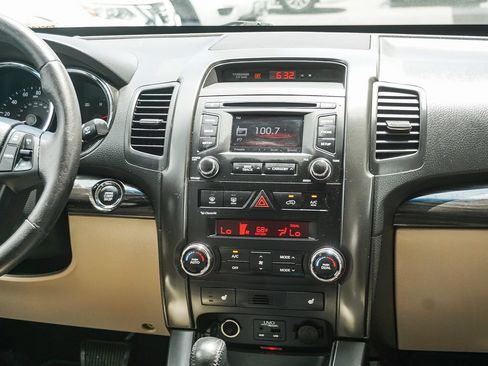 Used 2013 Kia Sorento EX w/ EX V6 Premium Pkg FWD image 16