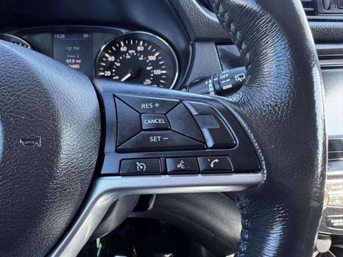 Used 2018 Nissan Rogue SV FWD image 26