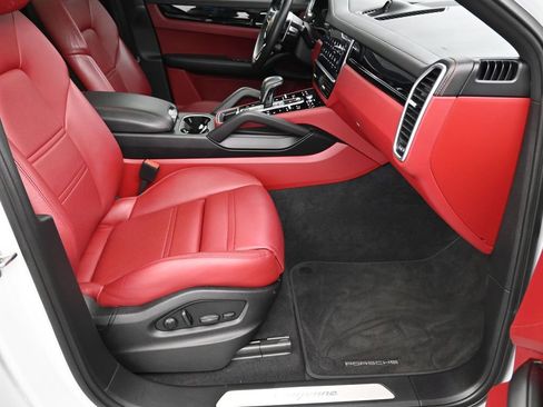 Certified 2022 Porsche Cayenne Coupe image 29