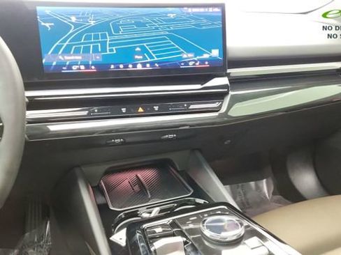 Used 2025 BMW 530i RWD image 45