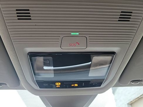 Used 2024 Volkswagen Atlas SE image 33