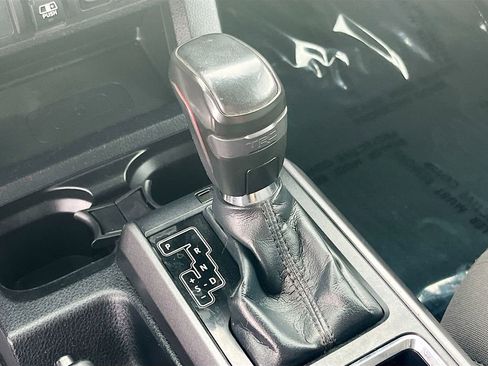 Used 2018 Toyota Tacoma TRD Sport image 17