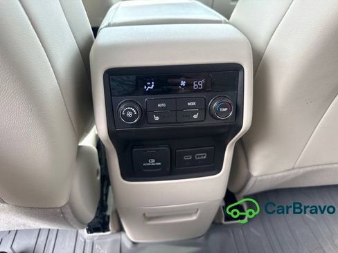 Used 2023 GMC Acadia Denali w/ Denali Technology Package FWD image 11