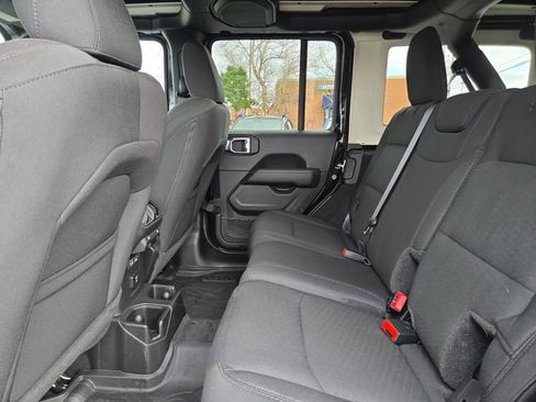 Used 2023 Jeep Wrangler Unlimited Sahara image 13