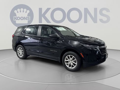 Used 2023 Chevrolet Equinox LS w/ Driver Confidence II Package AWD/4WD image 2