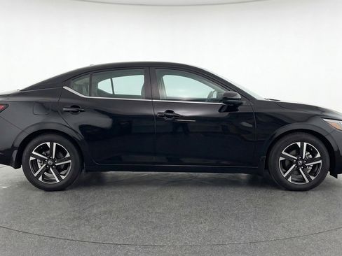 Used 2025 Nissan Sentra SV image 11