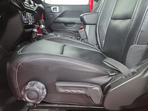 Used 2020 Jeep Wrangler Unlimited Sahara image 30