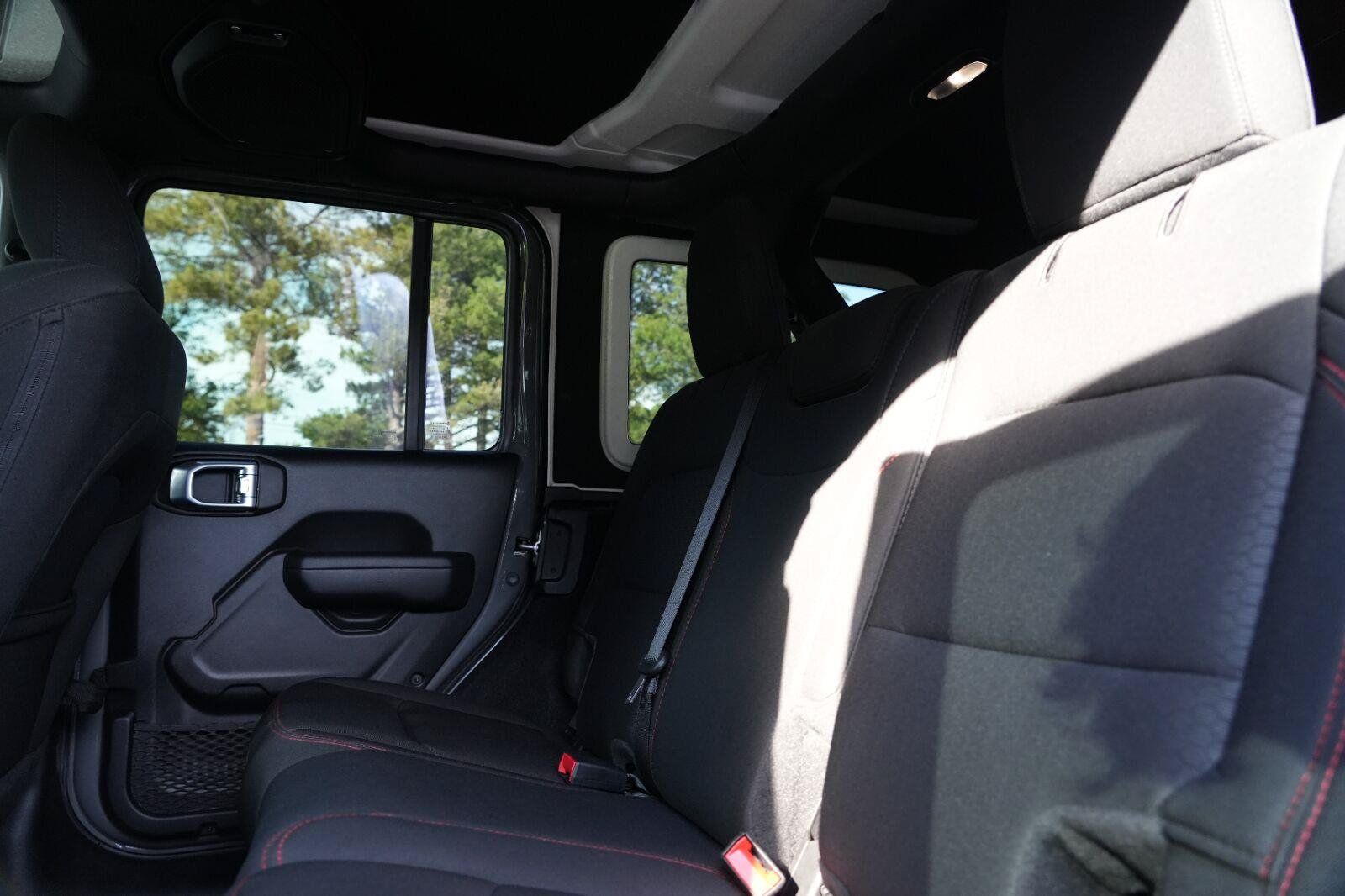 Used 2023 Jeep Wrangler Unlimited Rubicon AWD/4WD image 15