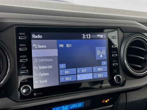 Used 2022 Toyota Tacoma TRD Sport w/ Technology Package image 19