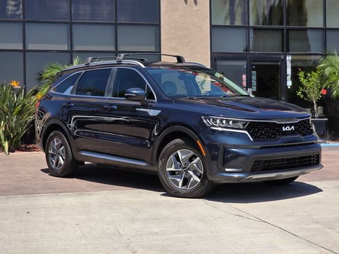 Used 2022 Kia Sorento S FWD image 3