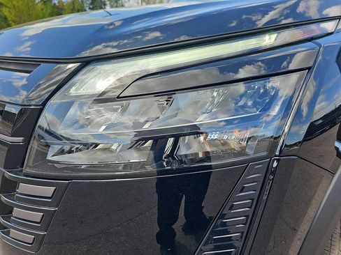 New 2026 Nissan Pathfinder Platinum w/ Accent Package FWD image 36