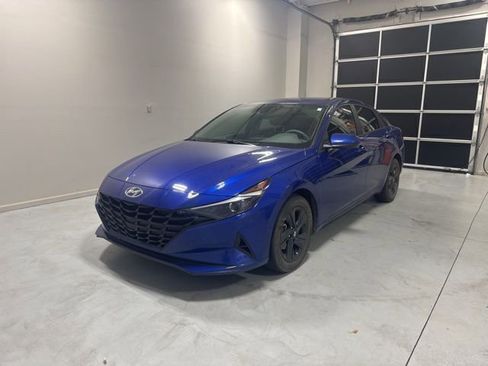 Used 2023 Hyundai Elantra SEL w/ Preferred Accessory Package image 2