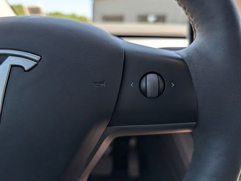 Used 2024 Tesla Model Y Long Range AWD/4WD image 21