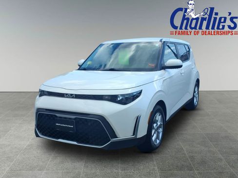 Used 2023 Kia Soul LX w/ LX Technology Package FWD image 1