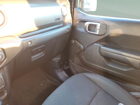 Used 2023 Jeep Gladiator Sport AWD/4WD image 25
