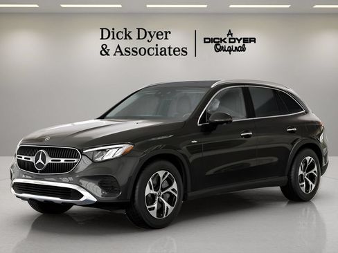 Used 2025 Mercedes-Benz GLC 350e 4MATIC image 32