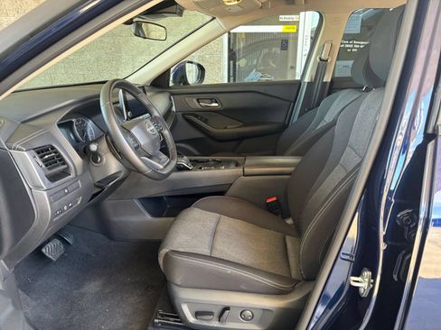Used 2025 Nissan Rogue SV FWD image 29