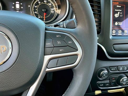 Certified 2022 Jeep Cherokee Latitude Lux w/ Sun & Sound Group image 28