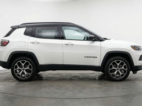 Used 2025 Jeep Compass Limited AWD/4WD image 11