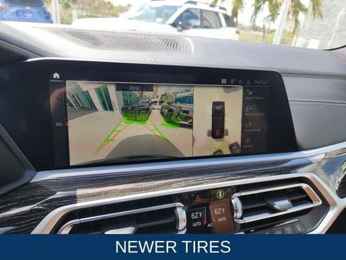 Used 2022 BMW X7 M50i w/ Luxury Seating Package image 5