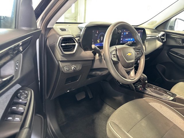Used 2025 Chevrolet TrailBlazer LT AWD/4WD image 6