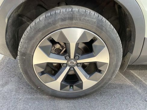 Used 2023 Volvo XC40 B5 Plus w/ Driver Assist Package AWD/4WD image 5