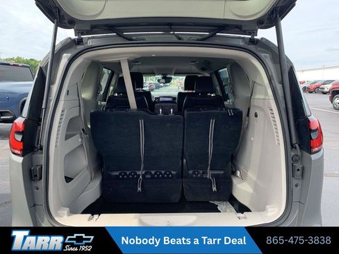 Used 2023 Chrysler Pacifica Touring-L FWD image 19