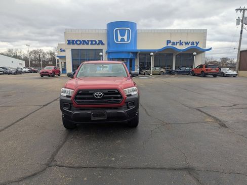 Used 2016 Toyota Tacoma SR image 8
