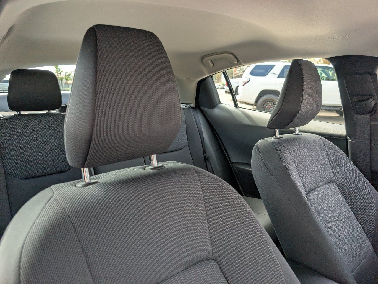 Used 2025 Toyota Prius LE FWD image 3