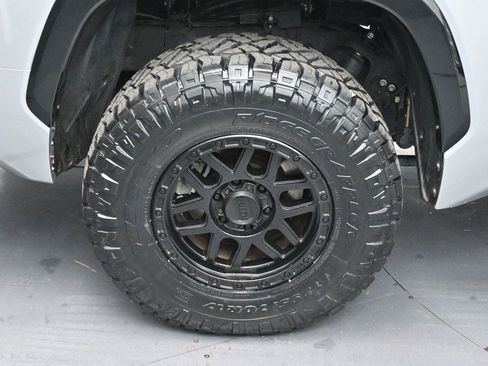 Used 2024 Toyota Tundra Platinum AWD/4WD image 38