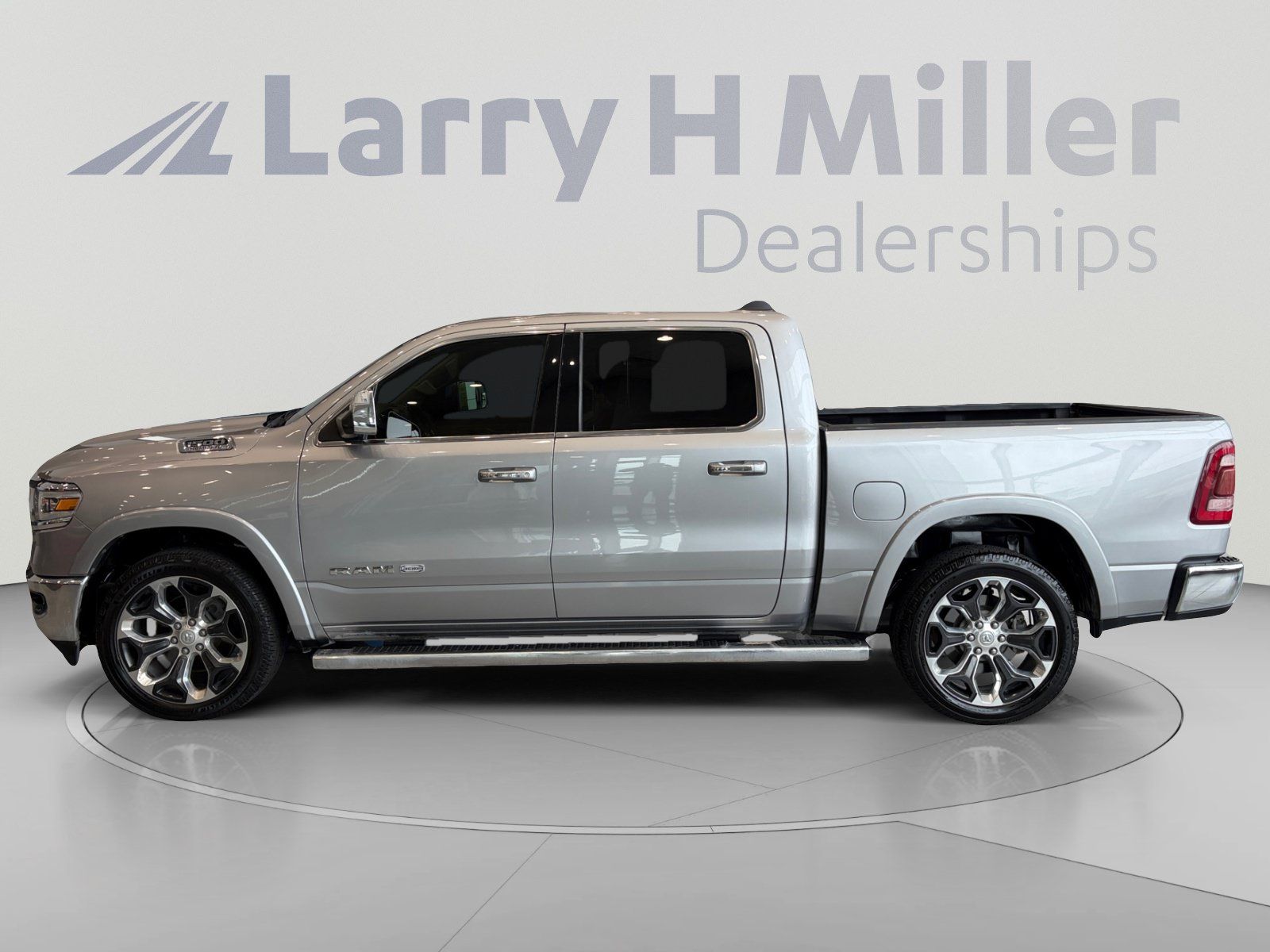 Used 2019 RAM 1500 Limited w/ Trailer Tow Group AWD/4WD image 2
