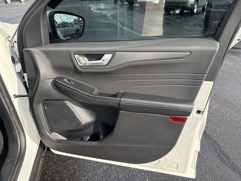 Used 2025 Ford Escape SE image 50