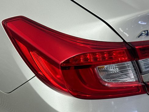 Used 2018 Honda Accord Touring image 34