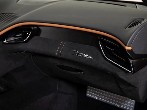 Certified 2025 Ferrari Roma Spider RWD image 15