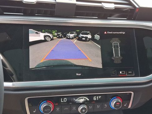 Used 2024 Audi Q3 2.0T Premium image 18